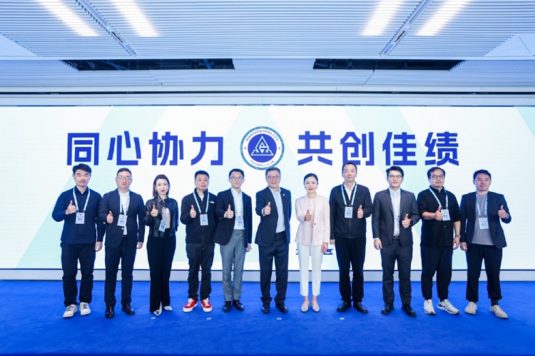  足球報：10家企業捧場新賽季出征儀式，深圳新鵬城進一步做強做優