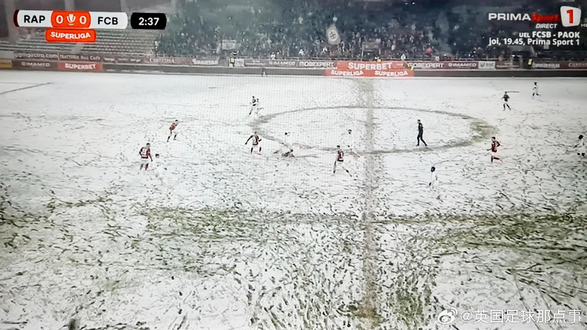  昨晚的羅馬尼亞聯賽，場內下大雪，客隊還被允許穿白色球衣……