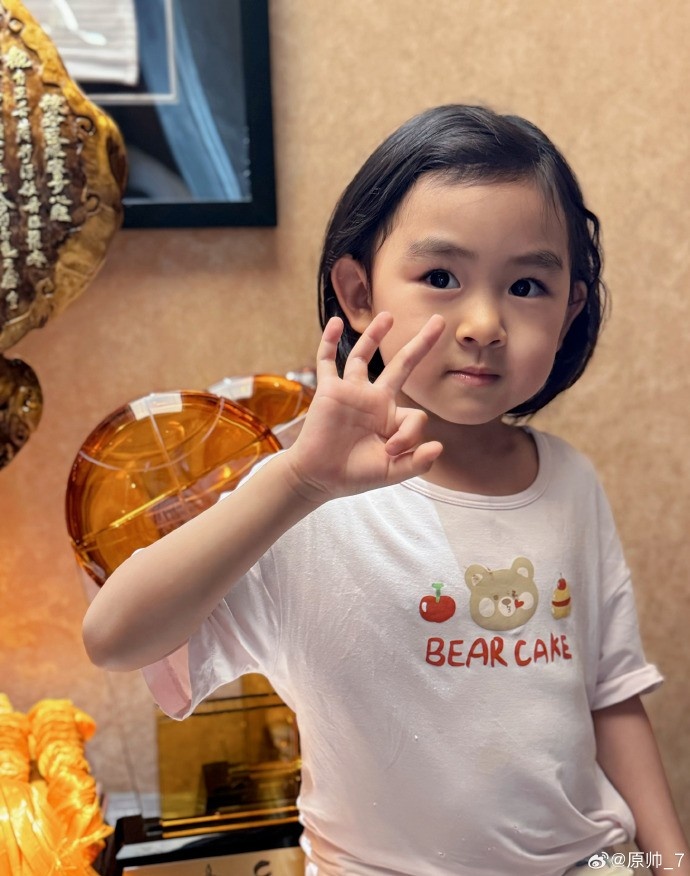 三分大賽三冠王！原帥曬三冠獎杯：完成了女兒給安排的任務！