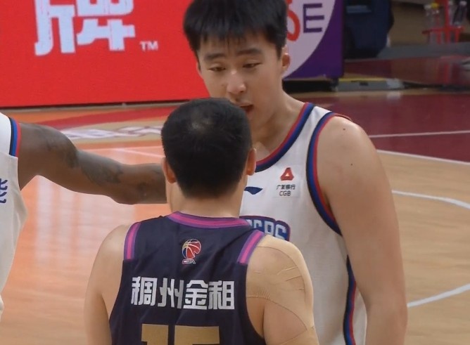  起摩擦！杜伯超和王奕博發生口角雙雙吃T 前者犯滿離場