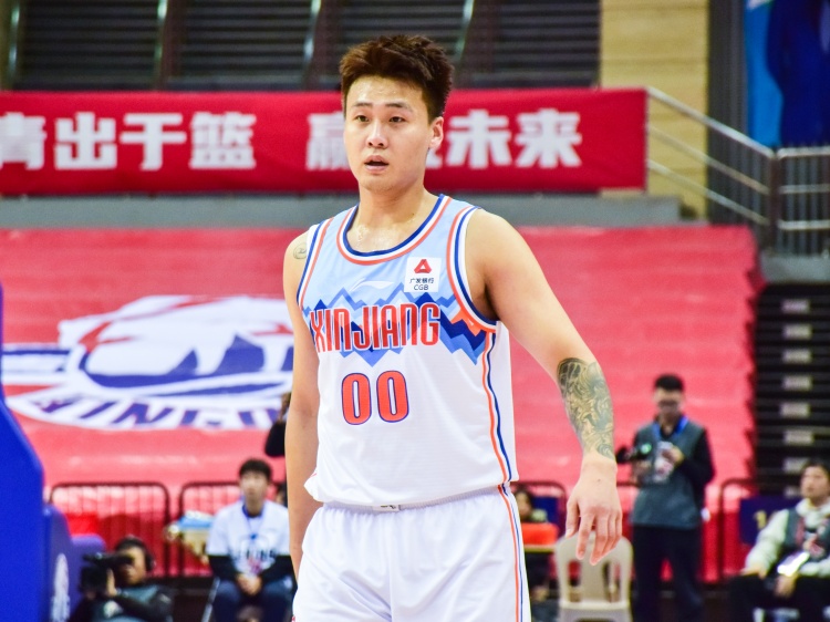  ??隨便打打！趙睿半場8中7&三分3中3貢獻18分2助攻2搶斷