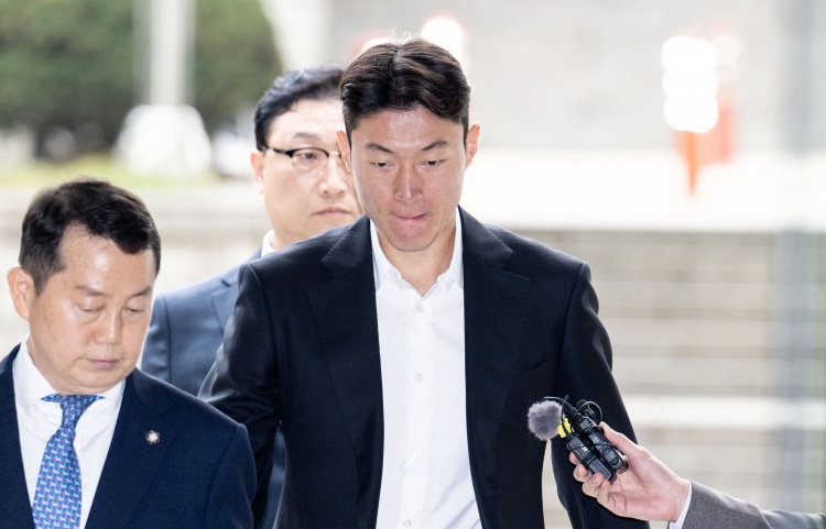 韓國國腳黃義助非法拍攝不雅視頻,一審被判有期徒刑1年緩刑2年!