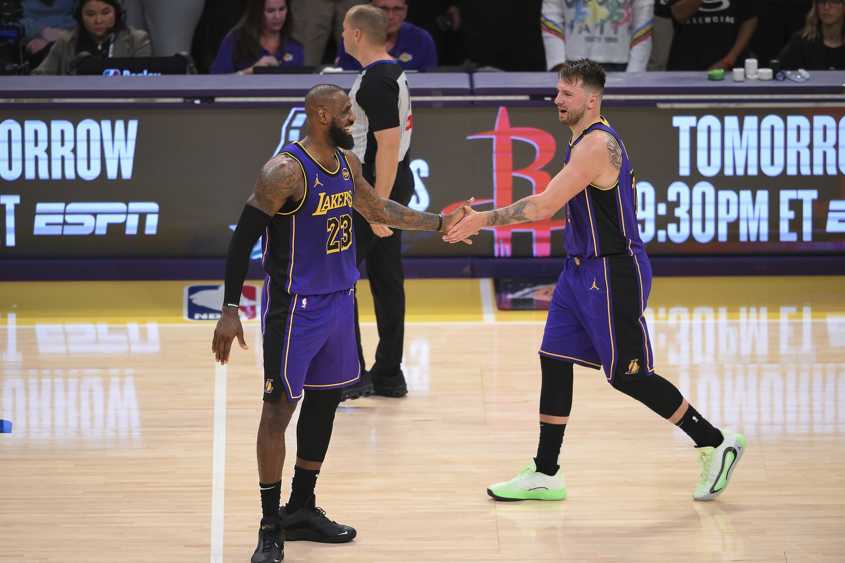  比分快翻倍了！湖人首節33-17領先森林狼16分