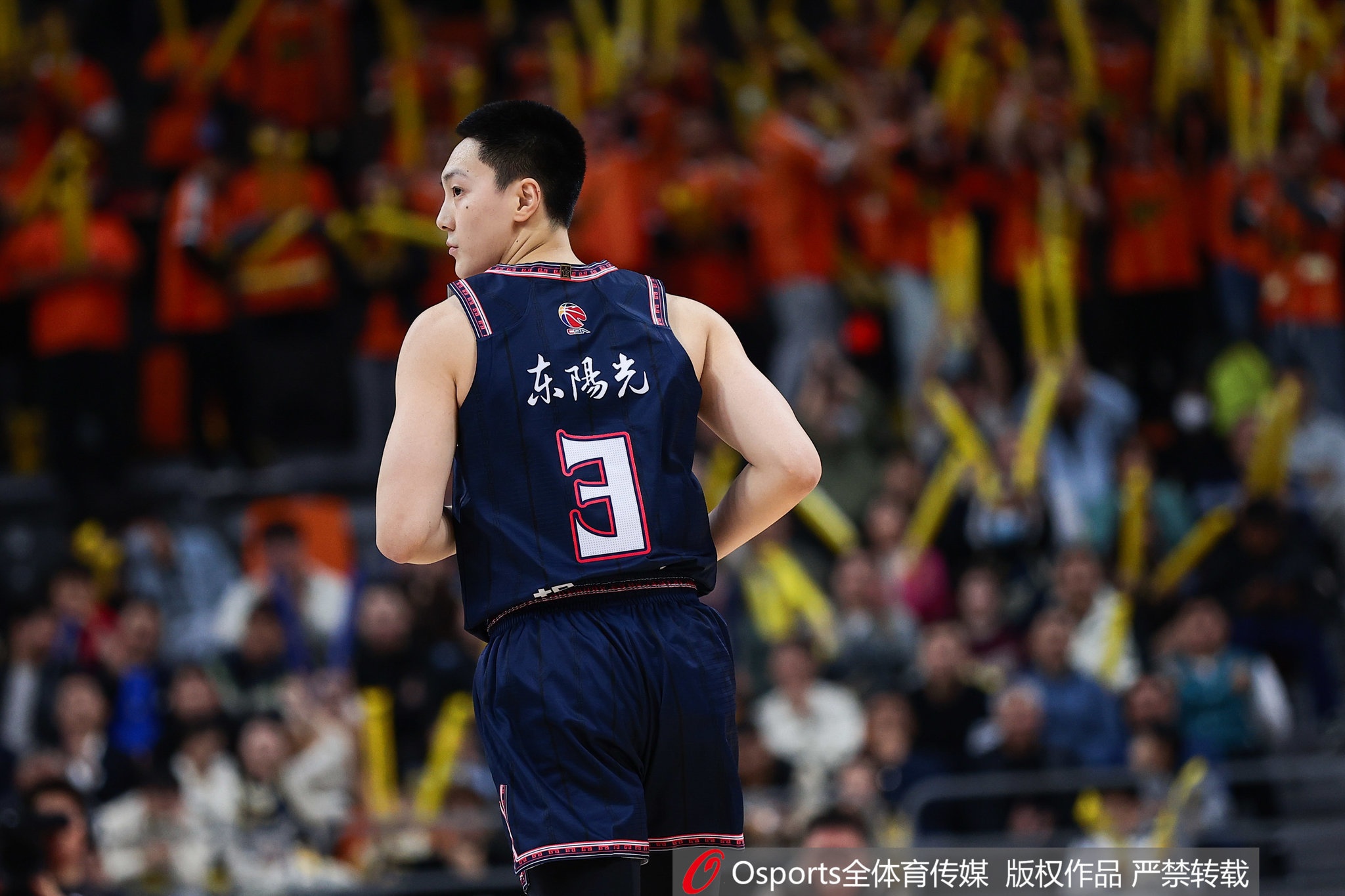 穩穩當當!胡明軒上半場6中4得10分1板6助1斷 三分4中2